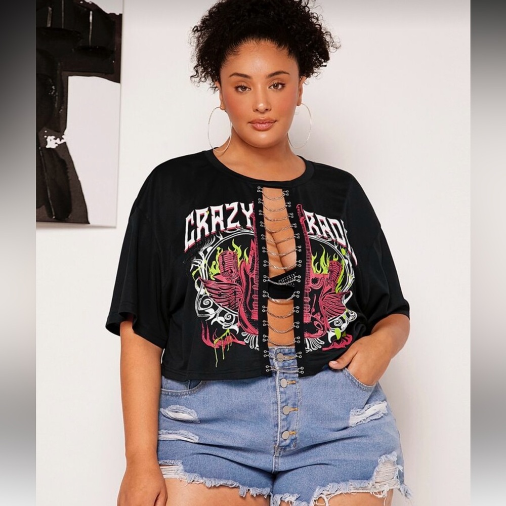 Women’s Plus Black Crop Graphic Chain Detail Tee